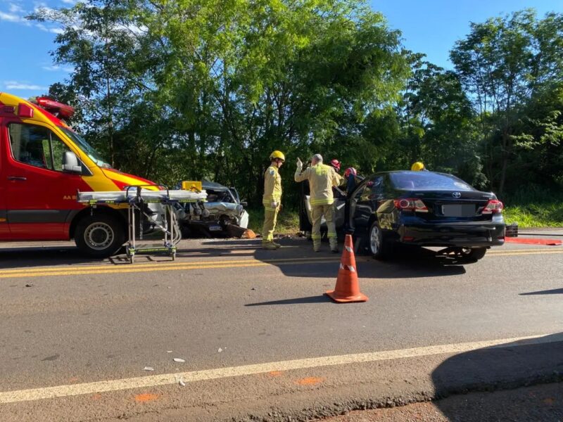 Umuarama – Mãe morre em batida frontal na PR 323 e filho sobrevive; acidente teve outra morte