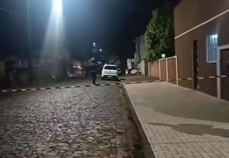 Segurança – Pai faz filho de 5 anos refém, ameaça matá-lo e morre baleado após tentar fugir da polícia no Paraná, diz PM