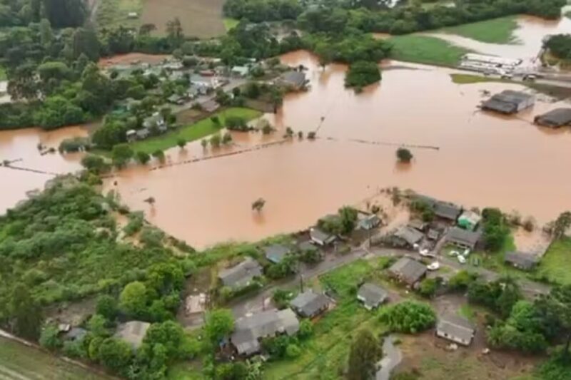 Clima – Cidade do Paraná fica ilhada após fortes chuvas e prefeito estima prejuízo em torno de R$ 2 milhões