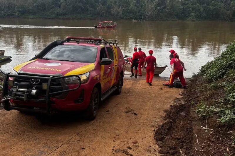 Paraná – Pescador cai em rio enquanto tentava tirar linha enroscada em motor de barco e é encontrado morto três dias depois