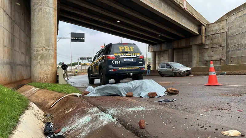Cascavel – Homem morre e outro fica gravemente ferido após perseguição e acidente no Trevo Cataratas