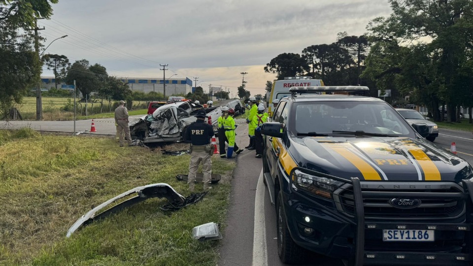 Trânsito – Duas pessoas morrem e criança fica em estado grave após ser ejetada de veículo no Paraná