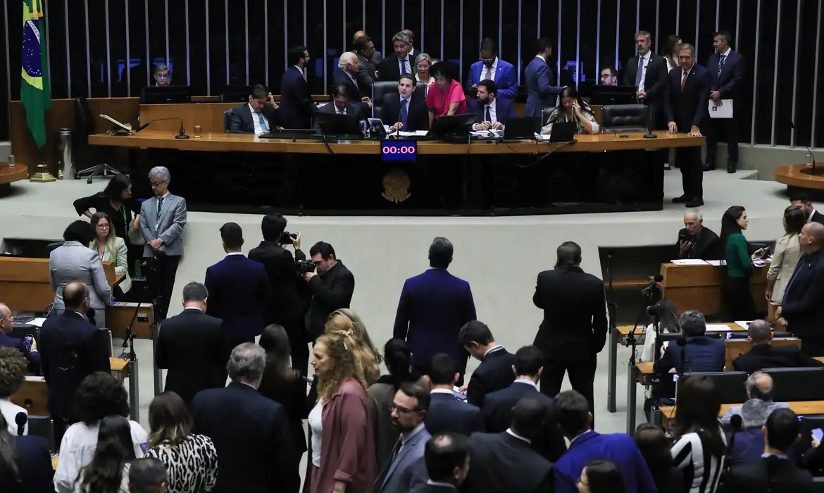 Brasília – Câmara aprova urgência para votar projeto que cria bancada cristã