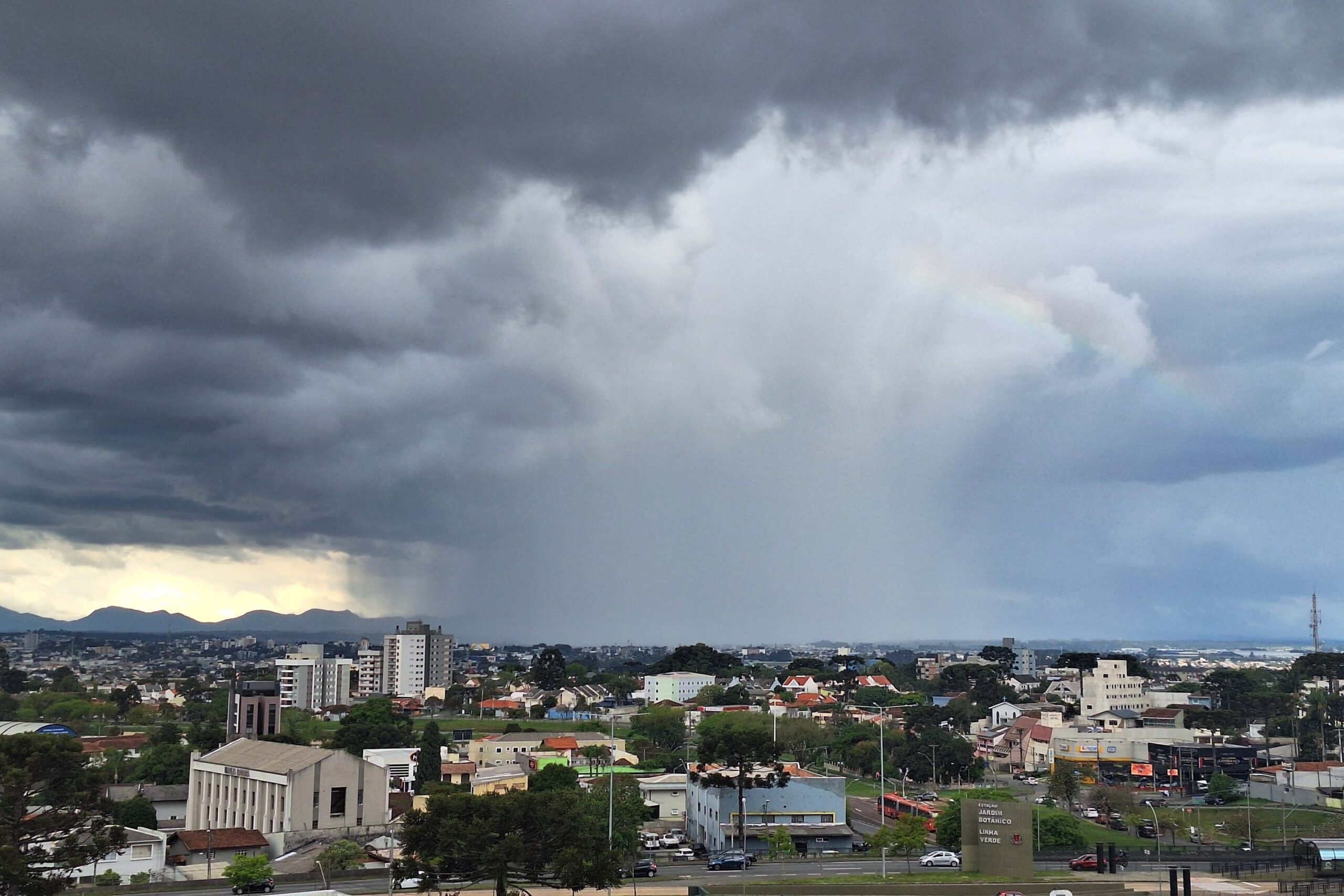 Clima – Volume de chuva em outubro já ultrapassou a média do mês em quatro estações do Simepar