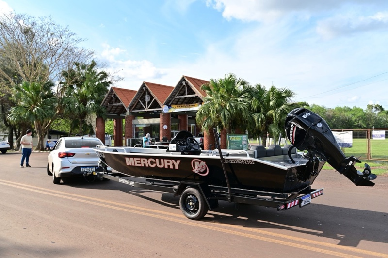 Guaíra – Município viveu uma tarde histórica com a Barqueata que abriu o 31º Torneio Internacional de Pesca Esportiva