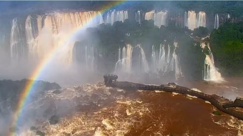 Foz – Cataratas do Iguaçu registram vazão quatro vezes maior após chuvas no Paraná