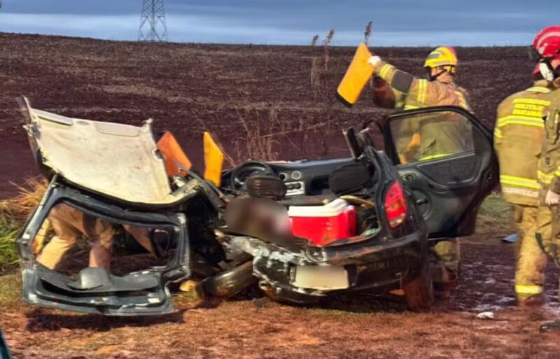 PR 317 – Duas pessoas morrem e sete ficam feridas em batida entre carro e picape