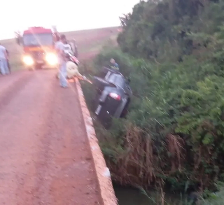 Trânsito – Motorista morre após carro cair de ponte em estrada rural de Palotina