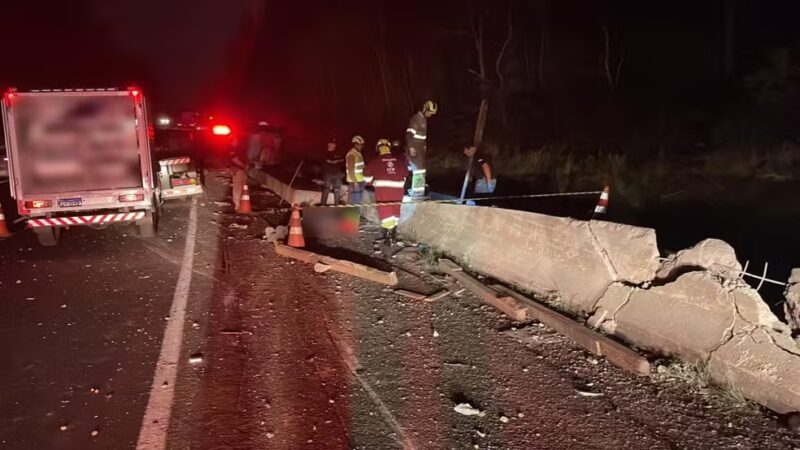 Trânsito – Pedestre morre após vigas de concreto caírem em cima dele enquanto consumia bebida alcoólica no acostamento, no Paraná