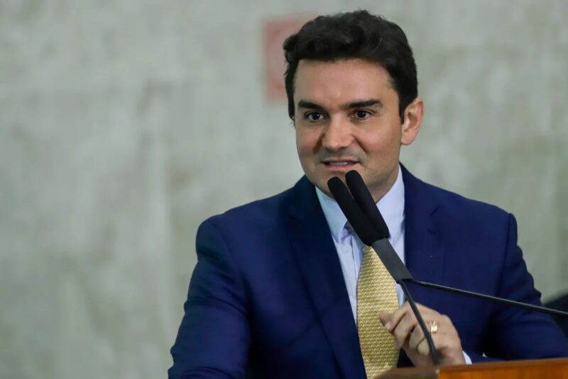 Crise – União marca reunião para decidir sobre expulsão de Sabino