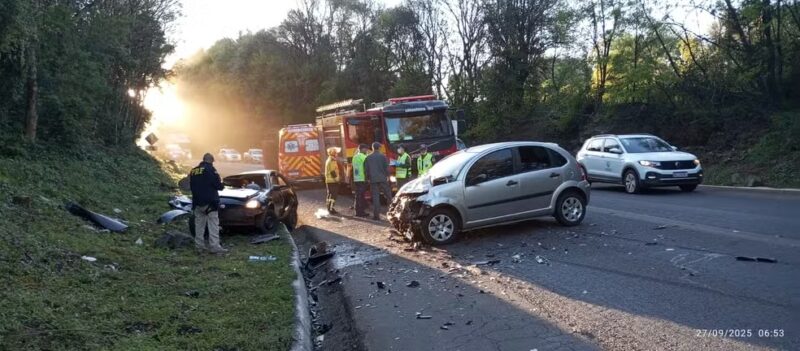 SC – Duas pessoas morrem e três ficam feridas após batida entre carros