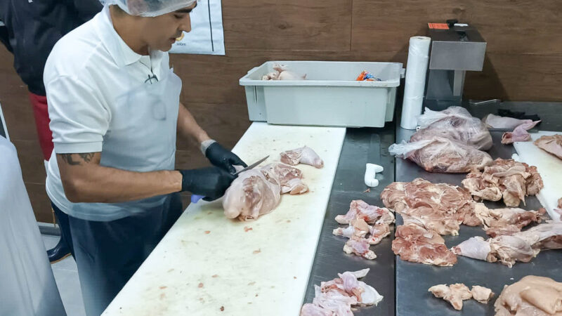 Guaíra – Município conclui curso de Técnicas e Serviços para Açougueiro em parceria com o SENAC