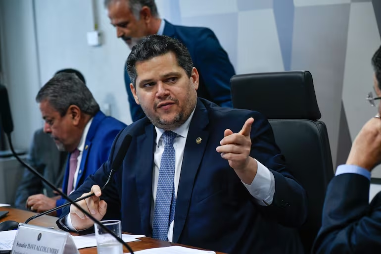 Brasília – Alcolumbre manda arquivar PEC da Blindagem após rejeição da CCJ