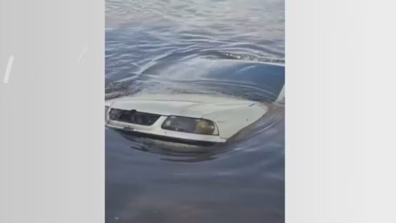 Região – Corpo de homem desaparecido é encontrado em carro submerso no Lago de Itaipu