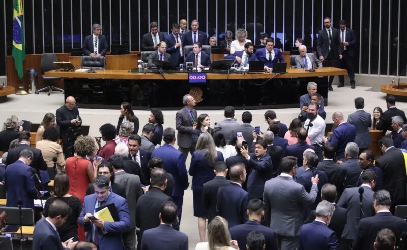 Brasília – Câmara dos Deputados aprova urgência de projeto da anistia