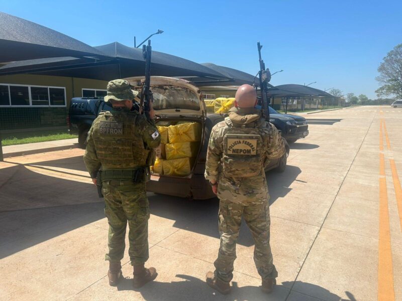 Guaíra – Policiais apreendem veículo e cigarros paraguaios
