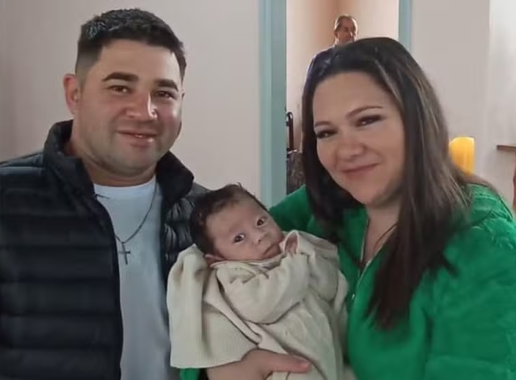 Pai e filho bebê mortos e mãe presa  s ferragens em acidente no PR: casal passou oito anos tentando engravidar