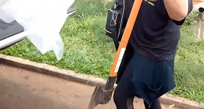 Foz – Homem mata o pai com golpes de machado e é preso fumando calmamente em bar