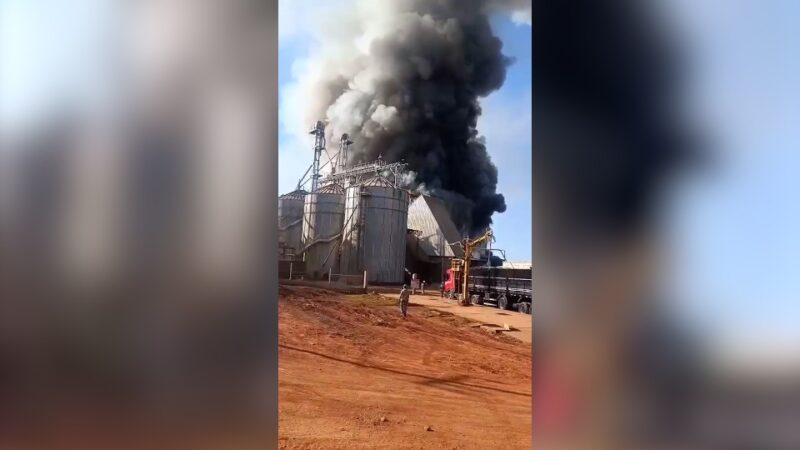 Marechal – Incêndio destrói fábrica de ração no distrito de São Roque, em Marechal