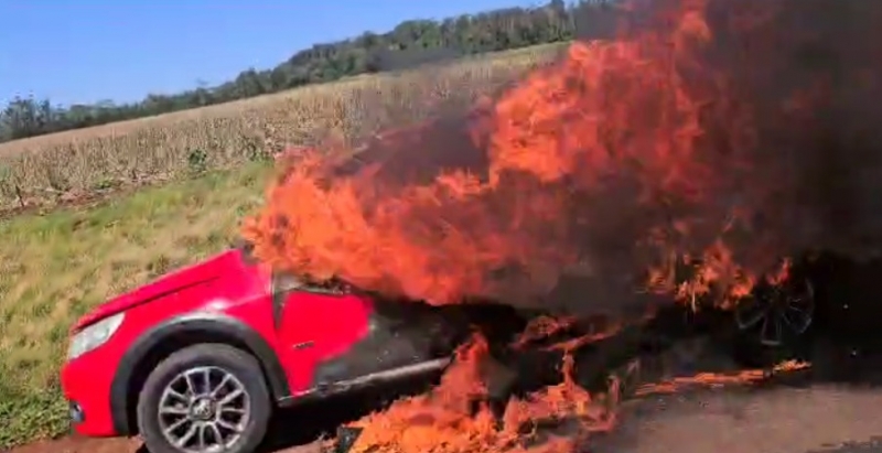 Marechal – Saveiro fica destruída após incêndio no interior do município
