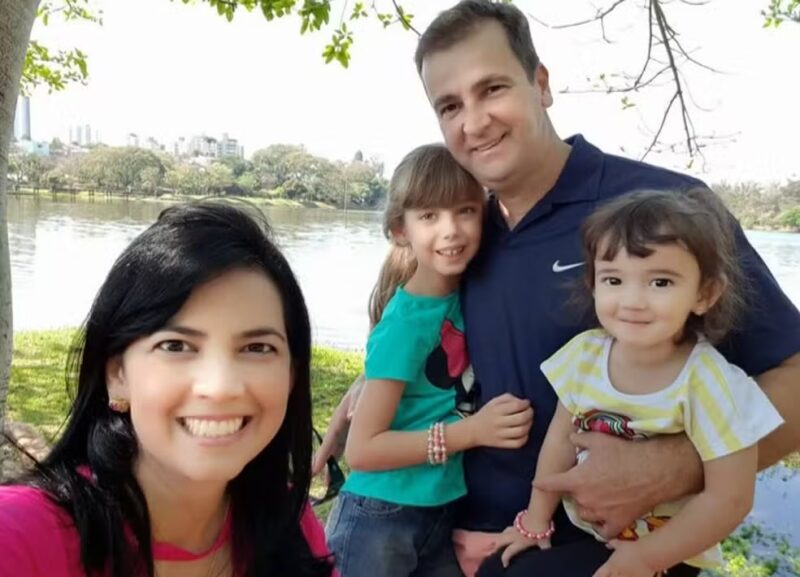 Trânsito – Pai, mãe e filhas morrem ao voltar para casa e motorista que causou acidente sai do fórum preso após julgamento, no Paraná