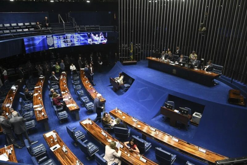 DF – Senado aprova projeto que afrouxa Lei da Ficha Limpa