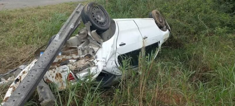 SC – Família sofre acidente durante volta de passeio na praia, avó morre e neto é consolado por bombeiro