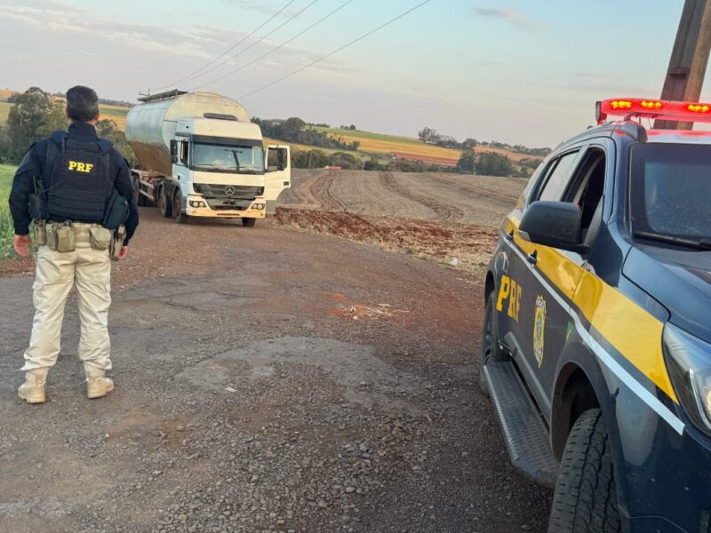 BR 163 – PRF apreende caminhão furtado com 250 mil maços de cigarros em Marechal Cândido Rondon