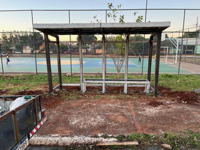 Guaíra – Município inicia instalação de 11 abrigos de passageiros de ônibus