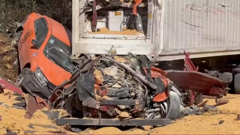 Paraná – Caminhão teve falha nos freios em acidente que matou dois caminhoneiros e envolveu quatro veículos em serra