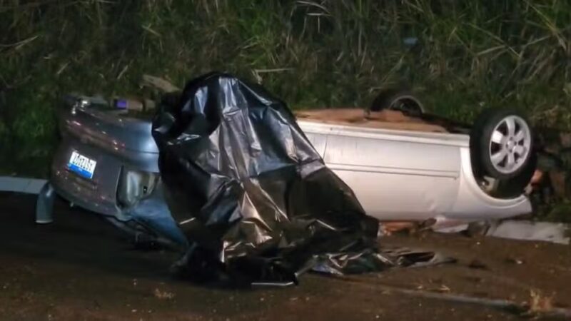 BR 369 – Acidente com três carros e viatura da PM deixa jovem morto e oito feridos no PR