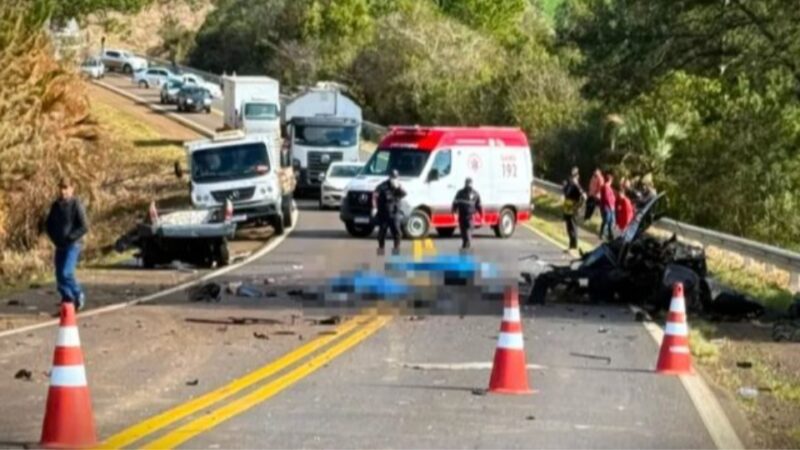 Trânsito – Duas pessoas morrem em batida entre carro e caminhão na PR 170