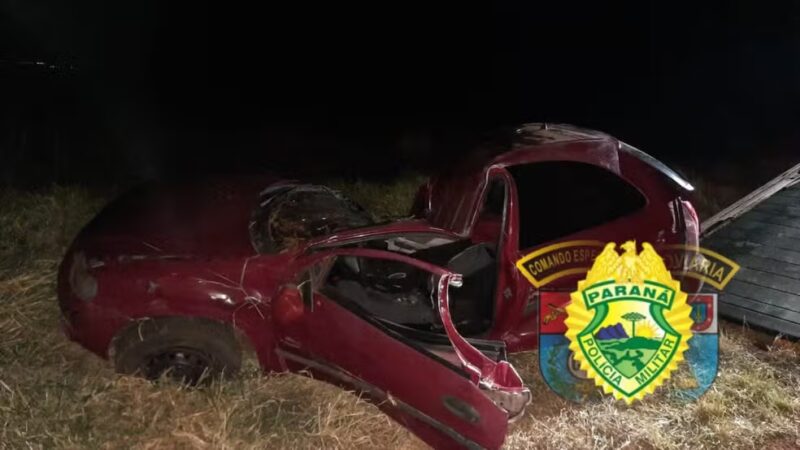 Trânsito – Casal morre após carro bater contra poste de rodovia, no Paraná