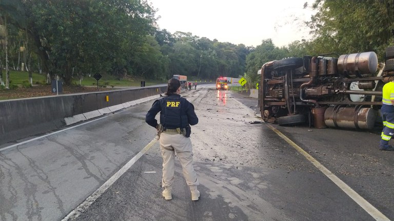 Trânsito – PRF registra aumento de mortes em acidentes com caminhões no Paraná