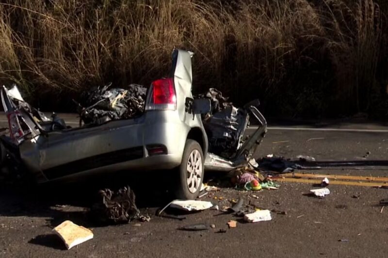 Trânsito – Após passarem madrugada trabalhando, três jovens morrem ao bater carro em caminhão enquanto voltavam para casa no Paraná