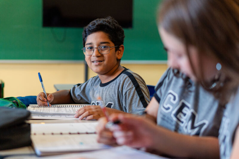 Educação – Rede estadual retoma aulas na segunda com 988 novos professores e mais intercâmbios