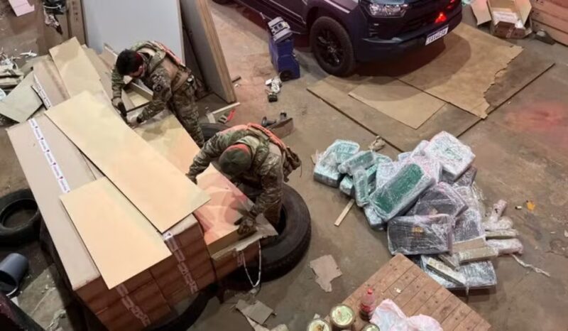 Cascavel – Durante tentativa de fuga, homem leva PRF até depósito de drogas e acaba preso