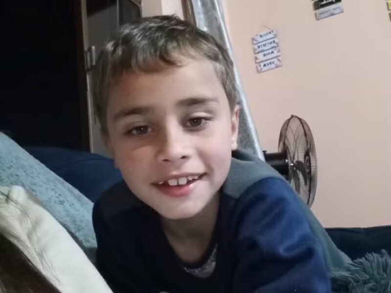 Despedida: aluno morto durante ataque com faca em escola é sepultado no RS