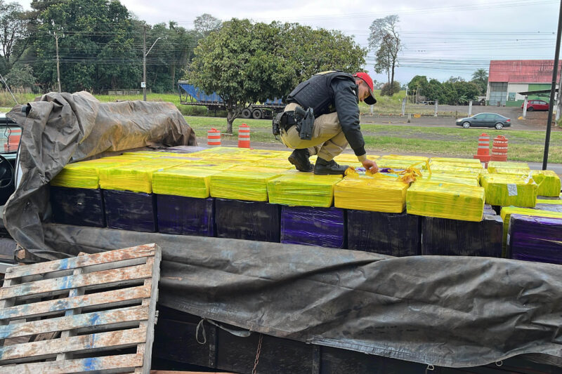 Paraná – PMPR apreende 3 toneladas de maconha ao suspeitar de caminhão com placa suja de barro