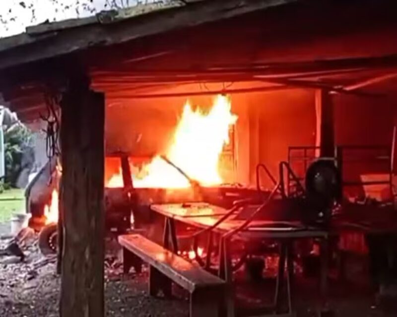 SC – Neto é preso suspeito de incendiar e destruir carro do avô após idoso se recusar a emprestá-lo