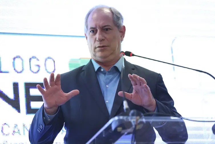2026: Ciro Gomes deve discutir filiação ao PSDB e candidatura pelo partido