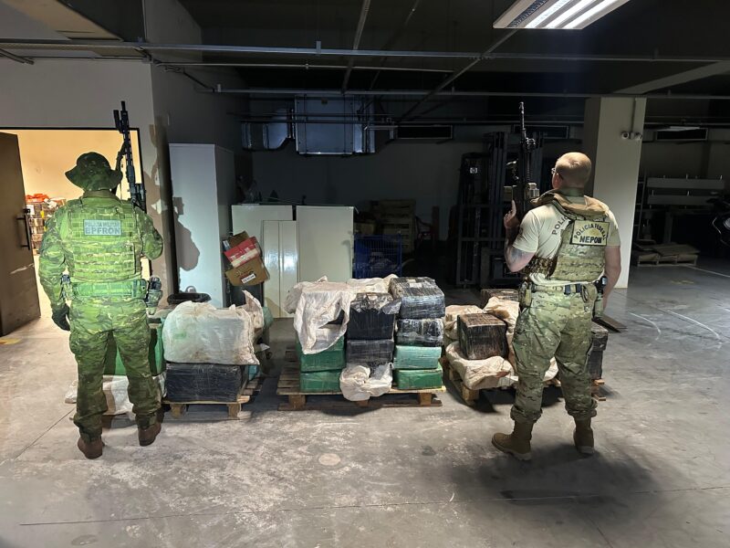 Mercedes – Policiais apreendem 1.206 quilos de maconha na zona rural