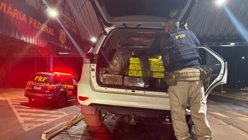 Terra Roxa – PRF apreende mais de meia tonelada de maconha em veículo roubado