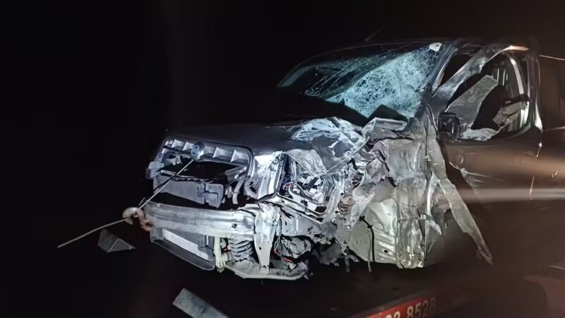 Trânsito – Sete pessoas da mesma família ficam feridas em acidente entre carro e caminhão em rodovia do Paraná