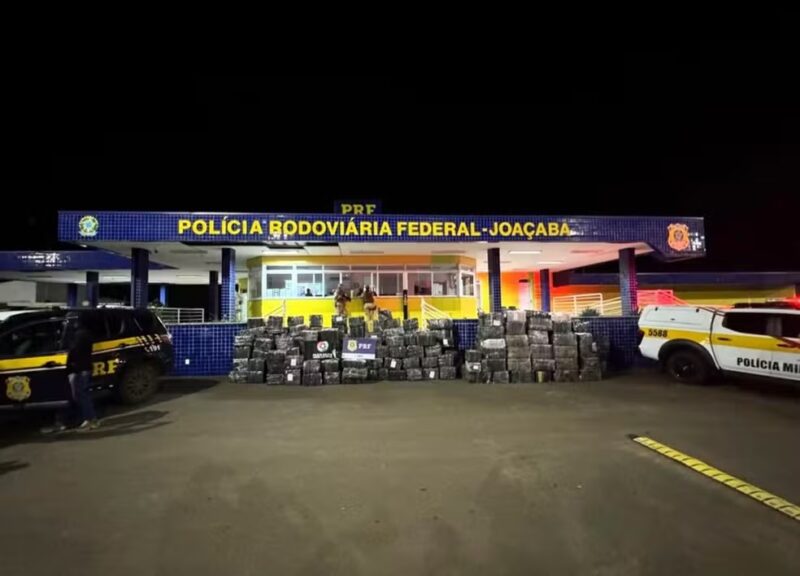 SC – Maior apreensão de maconha de 2025 flagra quase 10 toneladas da droga em caminhões, diz PRF
