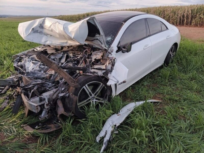 BR 163 – Homem compra Mercedes nova e colide com caminhão no retorno para casa