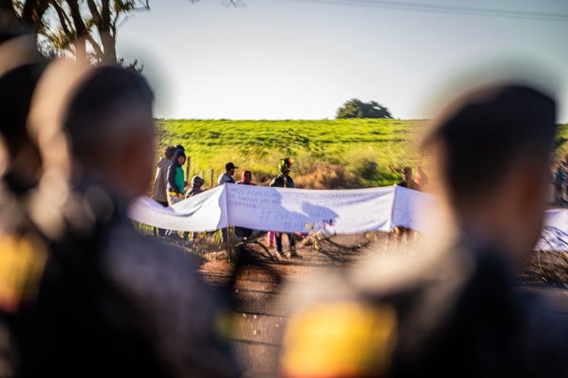 BR 272 – Indígenas fazem manifestação na rodovia entre Guaíra a Terra Roxa