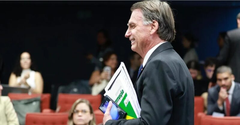 Brasília – Bolsonaro diz refutar “minuta do golpe” e que atuou dentro da Constituição