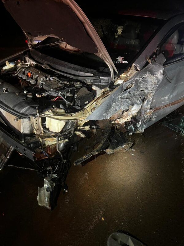 Iporã – Acidente entre dois carros na PRC-272 deixa três pessoas feridas