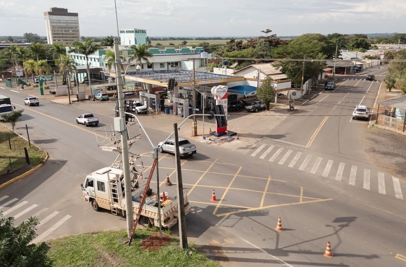 Guaíra – Município reforça segurança viária com novo semáforo em cruzamento estratégico